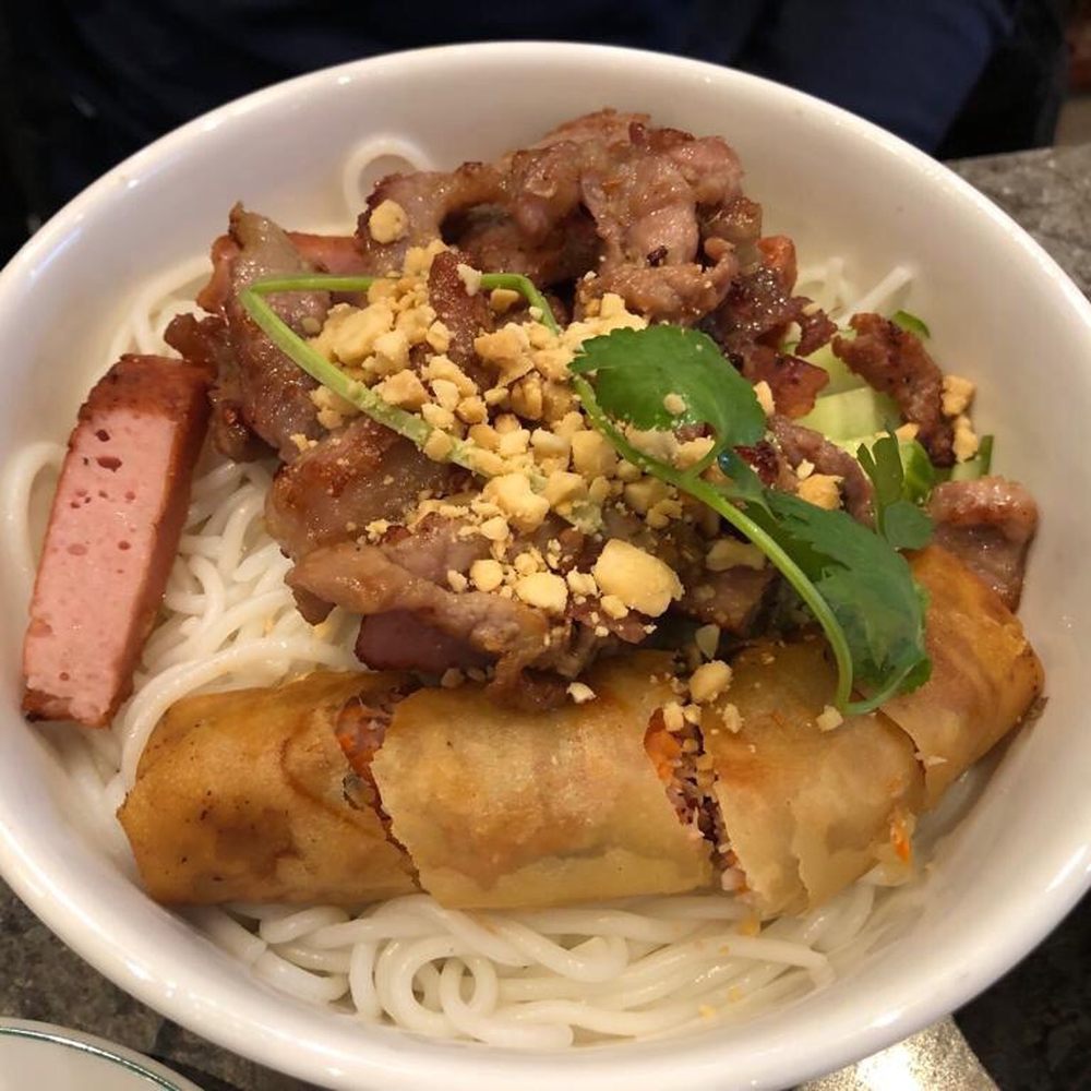 Que Ling Restaurant - #25 BBQ Meat, BBQ Pork Sausage, Spring Rolls w/ Vermicelli $8 - Vietnamese Near Me - Toronto, Ontario Que Ling Restaurant - #25 BBQ Meat, BBQ Pork Sausage, Spring Rolls w/ Vermicelli $8 - Vietnamese Near Me - Toronto, Ontario