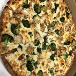 Chicken Broccoli Alfredo Pizza