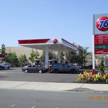 Apro 20 - a gas station with cars parked in front of it - Convenience Stores Near Me - El Cajon, California Apro 20 - a gas station with cars parked in front of it - Convenience Stores Near Me - El Cajon, California