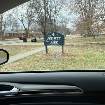 Pee Wee Park - Park Sign - Parks Near Me - Louisville, Kentucky Pee Wee Park - Park Sign - Parks Near Me - Louisville, Kentucky
