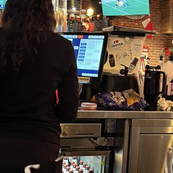 Primanti Bros. Restaurant and Bar - Snacks - Sports Bars Near Me - York, Pennsylvania Primanti Bros. Restaurant and Bar - Snacks - Sports Bars Near Me - York, Pennsylvania