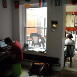 La Belle Planete Backpacker Hostel - Computer area and kitchen