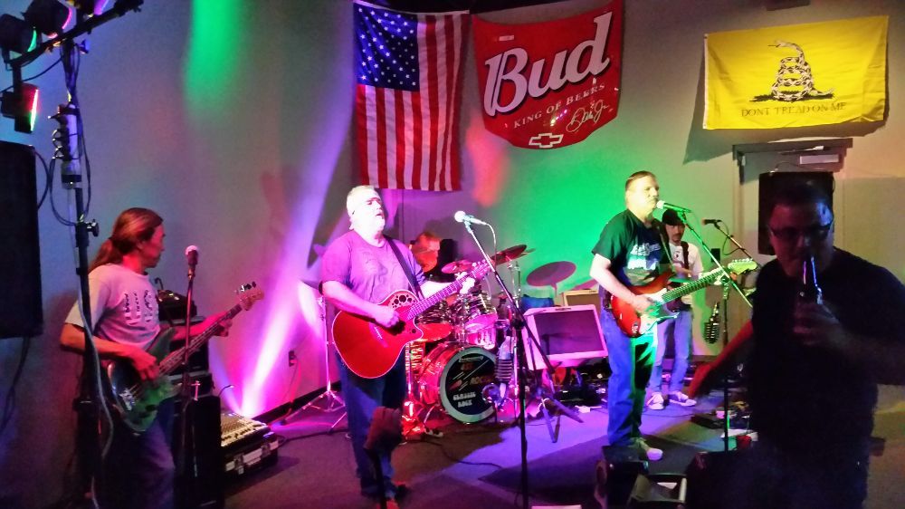 HEROES BILLIARDS Updated August 2024 22 Photos 15518 Pinehurst Dr