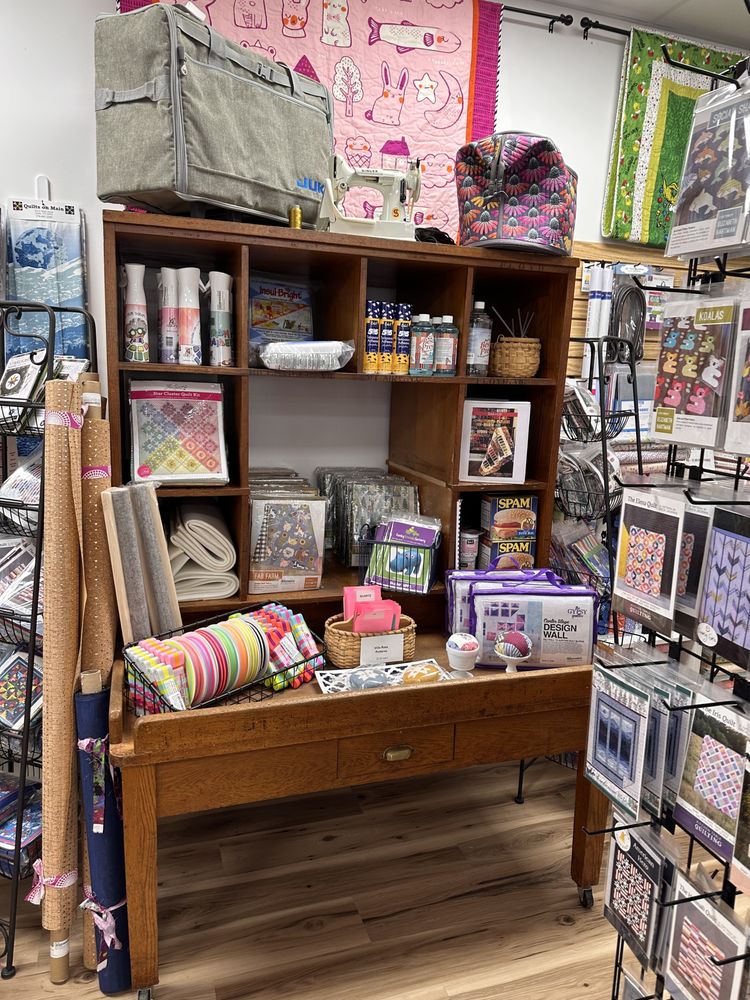 QUILTS ON MAIN Updated September 2024 225 S Main St, Galax