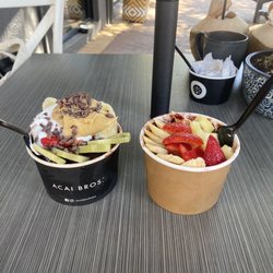Acai Brothers - Noosa - Peanut butter on the left and original on the right