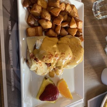 Pur & Simple - Chicago Eggs Benedict - Breakfast & Brunch Near Me - Brampton, Ontario Pur & Simple - Chicago Eggs Benedict - Breakfast & Brunch Near Me - Brampton, Ontario