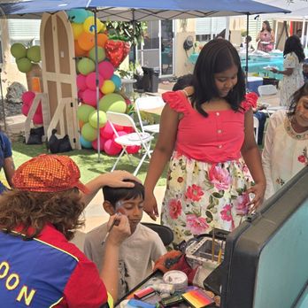 Balloon Twisters - Face Painting Near Me