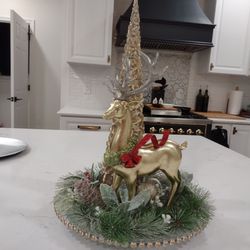 GNG All Holiday Decorators - Custom made table arrangement.