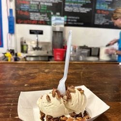Cocktail Creamery - Sundae brownie with regular vanilla (without whipped cream)