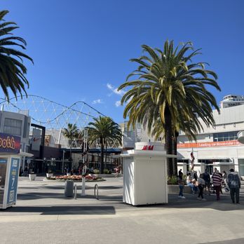 The Pike Outlets - Courtyard - Shopping Centers Near Me - Long Beach, California The Pike Outlets - Courtyard - Shopping Centers Near Me - Long Beach, California