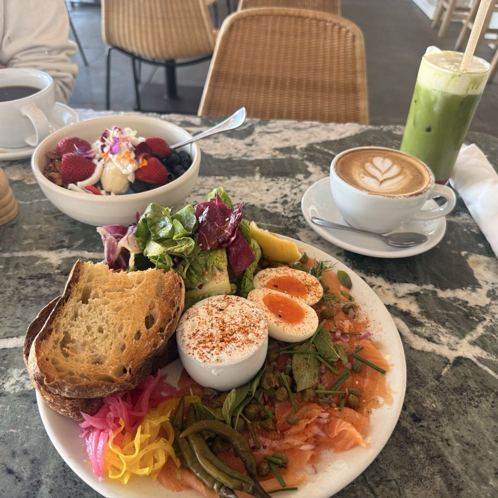 Great White - Cafes Near Me - Los Angeles, California