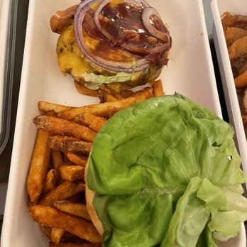 Onyx - Grass fed beef burger with fries - New American Near Me - Atlanta, Georgia Onyx - Grass fed beef burger with fries - New American Near Me - Atlanta, Georgia