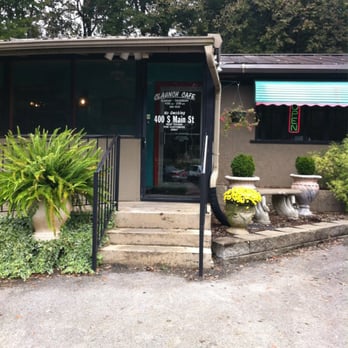 Claunch Cafe - the entrance to the restaurant - Cafes Near Me - Tuscumbia, Alabama Claunch Cafe - the entrance to the restaurant - Cafes Near Me - Tuscumbia, Alabama