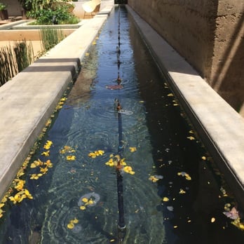 El Monumento - Tranquil water feature creates a relaxing outdoor patio dinner - Mexican Near Me - Georgetown, Texas