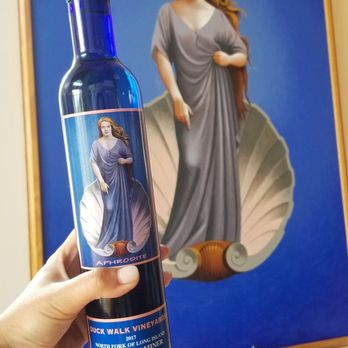 Duckwalk Vineyards - Wineries Near Me - Water Mill, New York