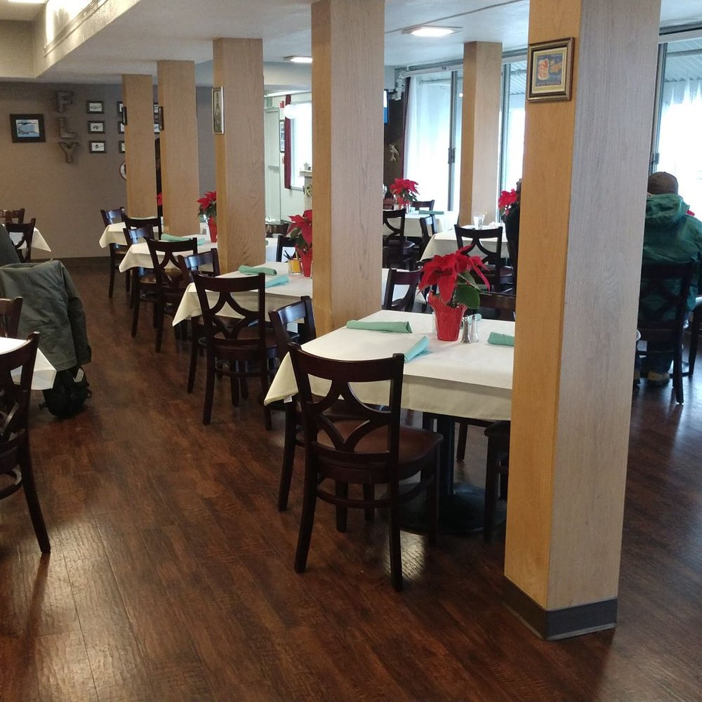 Flying Artichoke - Dining room - American Near Me - Salinas, California Flying Artichoke - Dining room - American Near Me - Salinas, California