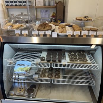 Linden Organic - Display case - Juice Bars & Smoothies Near Me - Gilbert, Arizona