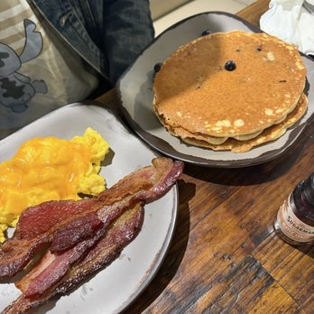 Egg Harbor Café - Breakfast & Brunch Near Me - Sandy Springs, Georgia