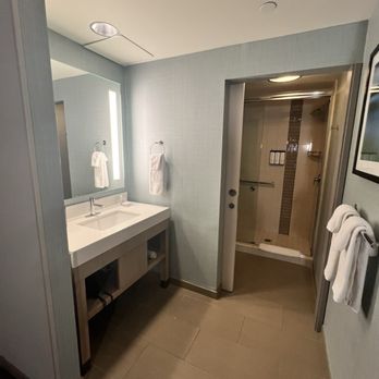 Hyatt Place Mount Pleasant Towne Centre - Bathroom in king room - Hotels Near Me - Mount Pleasant, South Carolina