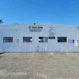 Exterior outside entrance of Harris Truck - Orland, California Exterior outside entrance of Harris Truck - Orland, California