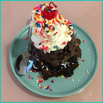 Freshie’s - This Brownie Sundae was AHHH-MAZING! - Ice Cream & Frozen Yogurt Near Me - Lexington, Kentucky