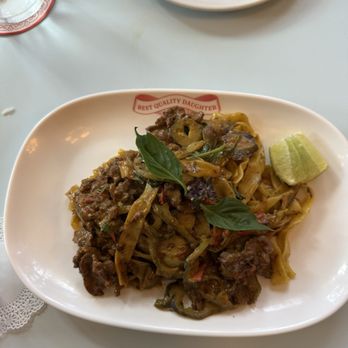 Best Quality Daughter - Noddles with Red Curry Mole Beef Stir Fry Lunch Special - Asian Fusion Near Me - San Antonio, Texas Best Quality Daughter - Noddles with Red Curry Mole Beef Stir Fry Lunch Special - Asian Fusion Near Me - San Antonio, Texas