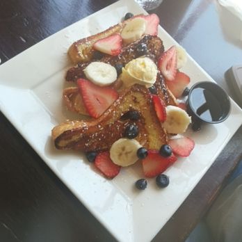 Evarista’s Comal Restaurant - french toast and berries - New American Near Me - Capitola, California