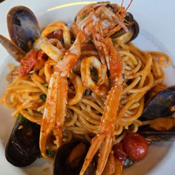 Luigi Ristorante - Seafood spaghetti - Italian Near Me - Barcelona, B Luigi Ristorante - Seafood spaghetti - Italian Near Me - Barcelona, B