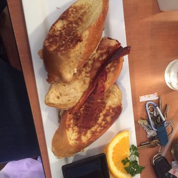 Nibbles Eatery - Amazing French toast - American Near Me - Eureka Springs, Arkansas