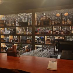 Farmese Cocktail Lounge - Full craft bar