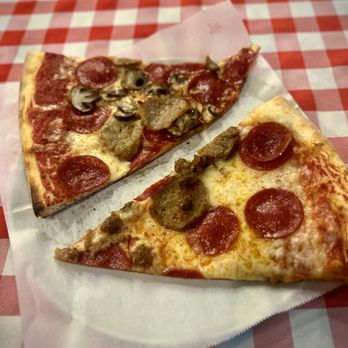 LaRocco's Pizzeria - Pizza Near Me - Culver City, California