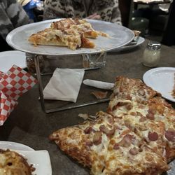 Santa Lucia Pizza - We put the stand back on the table and set the pan back on it for the picture