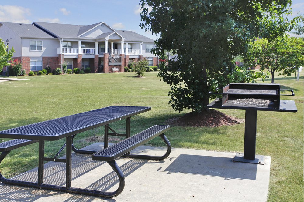 SPRING LAKE APARTMENTS Updated June 2024 30 Photos 922 N. Sidney