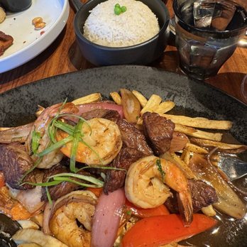 Limón - Saltado Mar y Tierra - Peruvian Near Me - Mountain View, California
