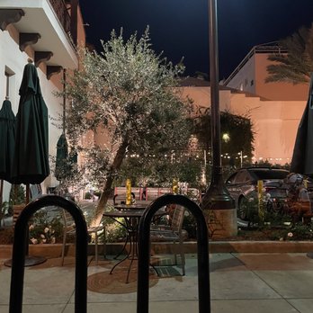 Urth Caffé-Pasadena - Entrance - Cafes Near Me - Pasadena, California Urth Caffé-Pasadena - Entrance - Cafes Near Me - Pasadena, California