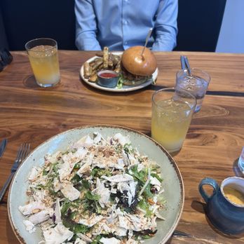 Sand Hill Kitchen - Thai salad with chicken - New American Near Me - Menlo Park, California