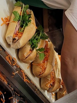 Banh Mi & Che Cali by null