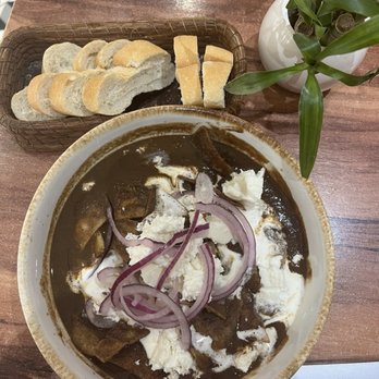 Gaudelée - Chilaquiles en mole - Bakeries Near Me - México, D.F., DIF Gaudelée - Chilaquiles en mole - Bakeries Near Me - México, D.F., DIF