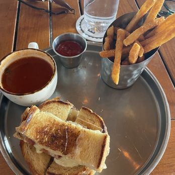 Edison, Craft Ales + Kitchen - Grilled Cheese - Gastropubs Near Me - Asheville, North Carolina