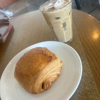 Handlebar Coffee Roasters - Chocolate croissant and 12oz iced vanilla latte - Coffee Roasteries Near Me - Santa Barbara, California