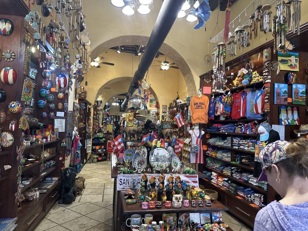 Souvenir Outlet Image
