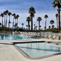 Outdoor Resort Indio Motorcoach Resort - Main pool and hot tub area