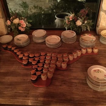 Sweet Treets Bakery - Bevo Groom (Cup)Cakes - Bakeries Near Me - Austin, Texas