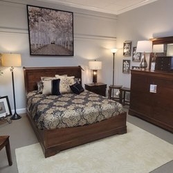 Amish Haus Furniture - Louis Philippe Bedroom Set