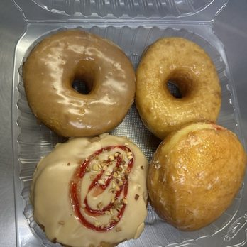 California Donuts - Maple, Glazed, PB&J, Jelly filled - Bakeries Near Me - Los Angeles, California