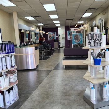 Supercuts - Inside after coming in the main doors. - Hair Salons Near Me - ROANOKE, Virginia