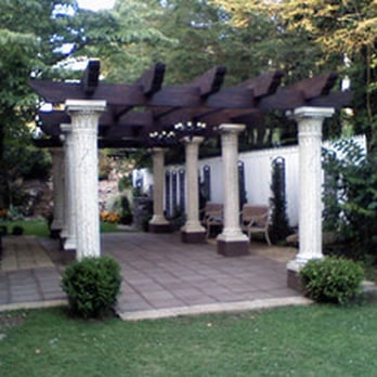 Bluefield Inn - The perfect trellises for wedding ceremonies, garden parties, fashion shows, or barbeques. - Venues & Event Spaces Near Me - Bluefield, West Virginia Bluefield Inn - The perfect trellises for wedding ceremonies, garden parties, fashion shows, or barbeques. - Venues & Event Spaces Near Me - Bluefield, West Virginia