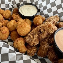 Christmas Valley Lodge & Restaurant - Steak bites and fried mushrooms, with fry sauce and ranch