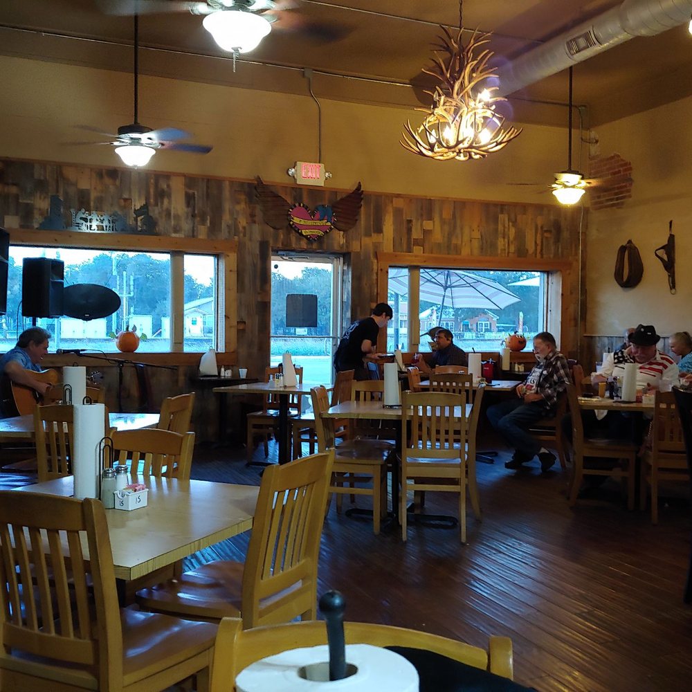 Gg's Corner Cafe - people sitting at tables - Cafes Near Me - Marion, Texas