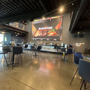 Topgolf - Absolutely no employees no service and it is 11:15am. - Golf Near Me - San Jose, California